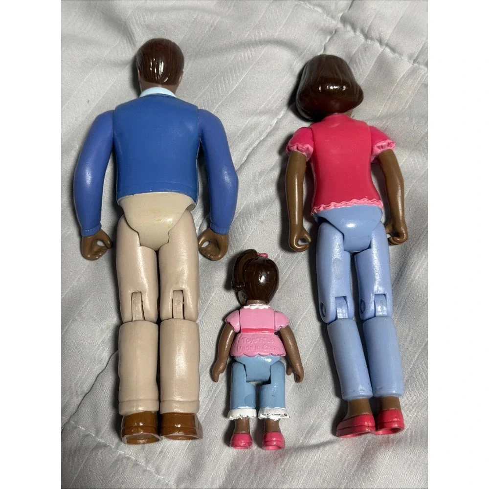 Toys R us You & Me Happy Together MOM DAD & GIRL Family Lot Loving Family 0195